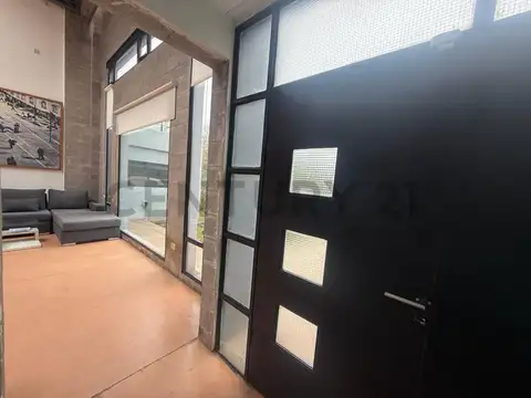 Casa en Venta en Barrio Parque Leloir, USD 235.000