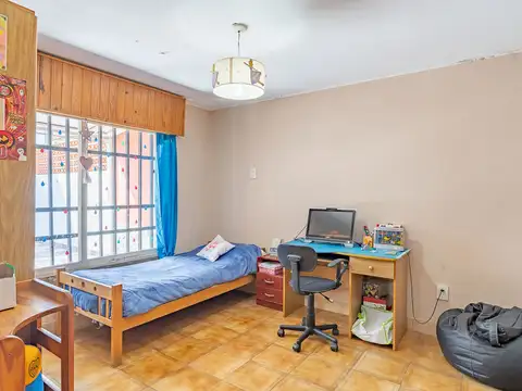 Casa 6 ambientes con 2 baños