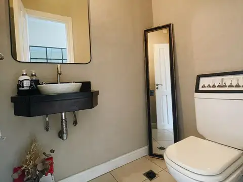 Casa 6 ambientes con 3 baños
