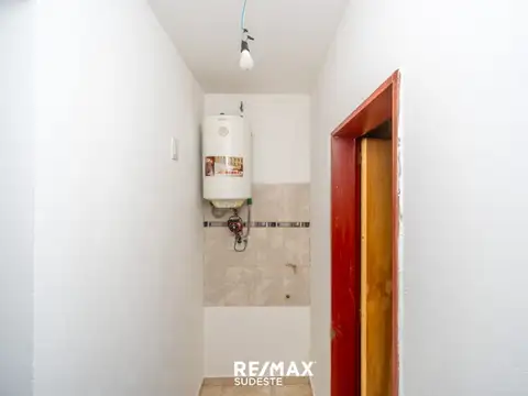 Complejo de 4 DPTOS  Modernos de 1 Dorm.  + lote.
