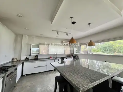 Casa 5 ambientes con 3 baños