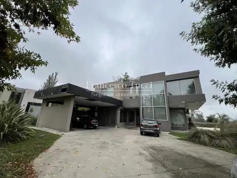Casa moderna 5 ambientes en venta en Haras San Pablo