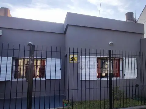 Venta casa estilo americana 4 ambientes. Apta Credito