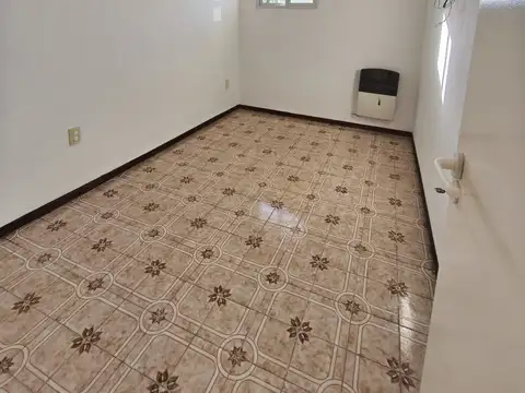 Amplio y luminoso PH 3 amb en alquiler en 1er piso por escalera con patio y terraza,Villa Ballester