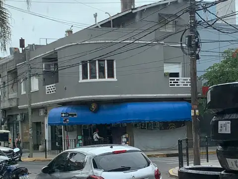 Casa P.H. 1º piso 80 mts, 4 ambientes, 2 dormts c/plac. y balcón, lavadero, en centro de Carapachay a mts. de Super, colegio, comisaría