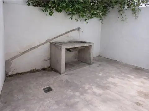 Casa 6 ambientes con 1 baño