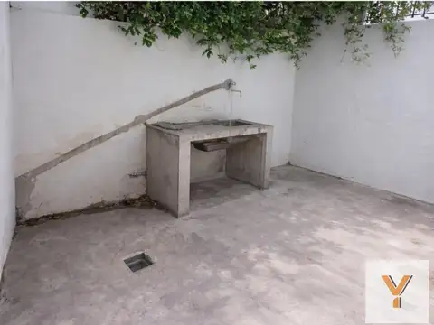 Casa 6 ambientes con 1 baño