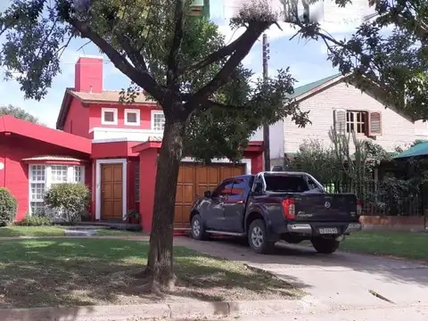 Casa en Venta con 2 cocheras
