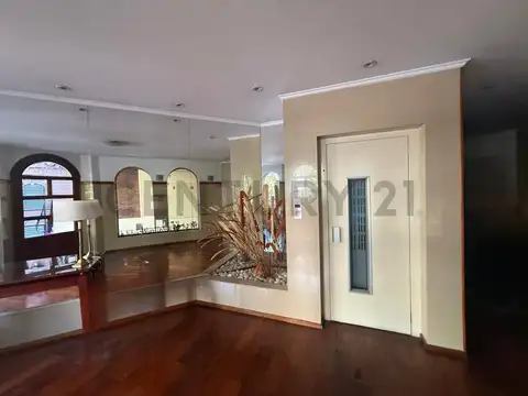 Blanco Encalada 5000, Piso 0