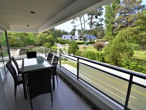 Vende apartamento de 2 dormitorios en Rincon del Indio.