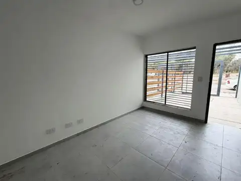 Depto Tipo Casa en Venta con 1 cocheras