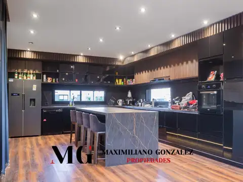 Casa 4 ambientes con 3 baños