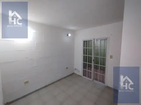 Depto Tipo Casa en Alquiler en Remedios de Escalada, $ 700.000