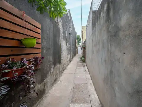Casa interna única, dos dormitorios y gran patio