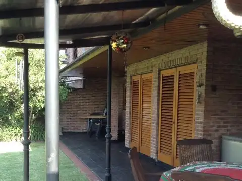 Casa 7 ambientes con 4 baños