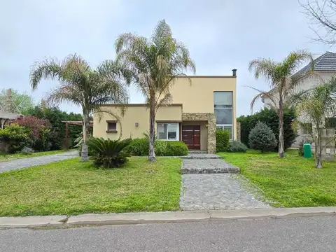 Casa 5 ambientes con 3 baños