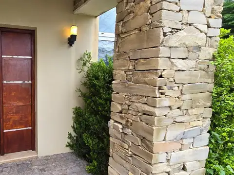 Venta casa 5 ambientes BARRIO FINCAS DE IRAOLA 2.