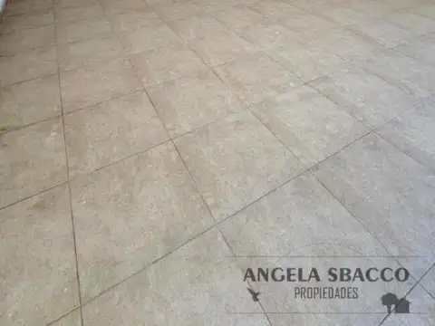 Alquiler de local en Parada Robles centro.