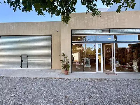 Alquiler de local en Parada Robles centro.