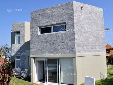Casa en Venta en La Barra, USD 800.000