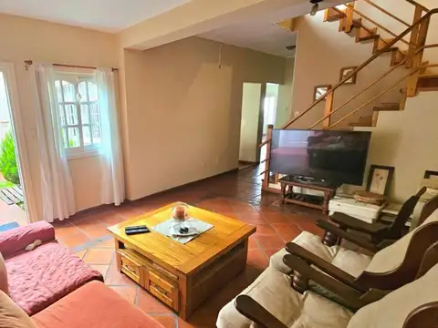 Depto Tipo Casa 5 ambientes con 2 baños