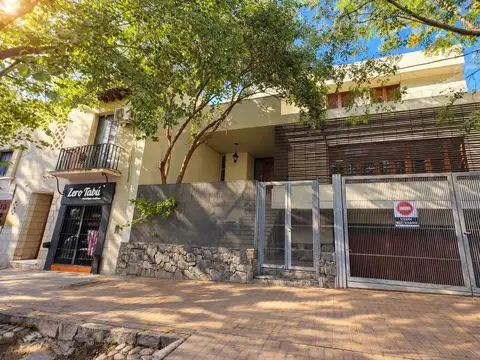 VENTA AMPLIA CASA APTA PROFESIONAL 