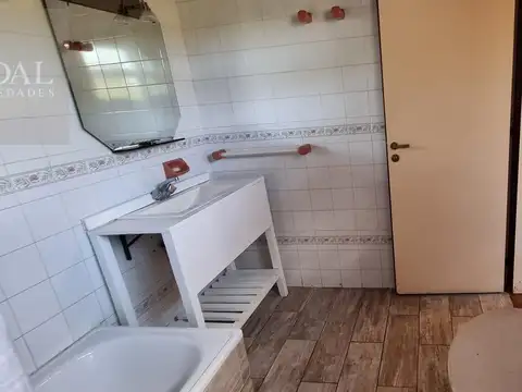 Casa en Venta con 4 cocheras