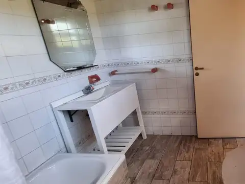 Casa en Venta con 4 cocheras