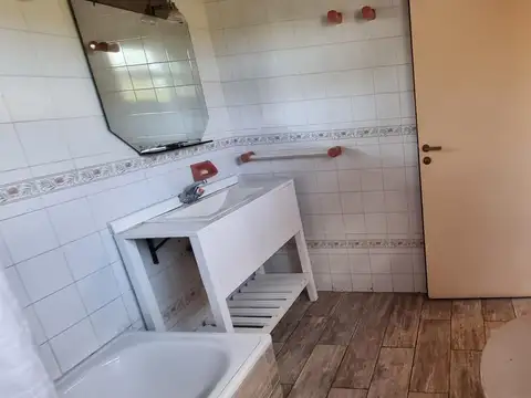 Casa en Venta con 4 cocheras