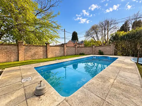 Casa en Venta con 2 cocheras