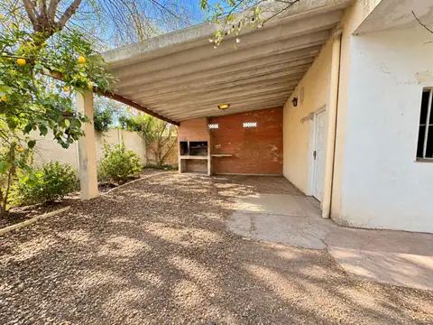 Venta Casa 6 amb s/ 2 lotes de 750 m²-Luis Guillon