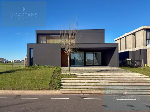 Casa en Barrio Costas - Puertos del Lago