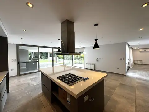 Casa en Alquiler de 3 dormitorios