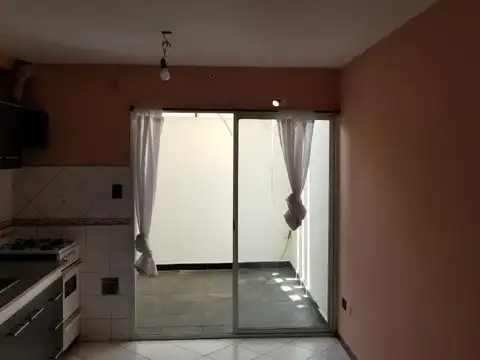 VENTA DUPLEX 2 AMB 1/2 CON DOS BAÑOS Y PATIO EN RAMOS MEJIA