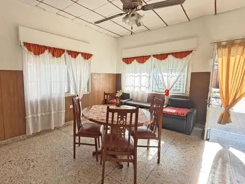 Casa 3 ambientes con 2 baños