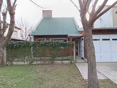 Casa en venta c/ cochera en Villa La Ribera