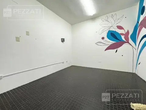 Oficina en alquiler. Güemes y Avellaneda. Primer piso por escalera