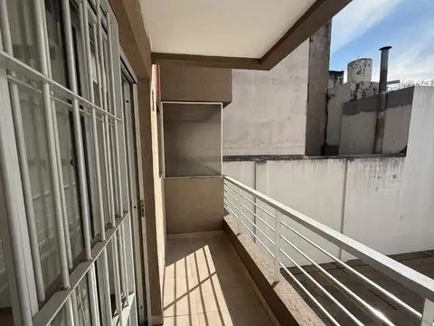 Departamento en Alquiler en Floresta Norte, $ 650.000