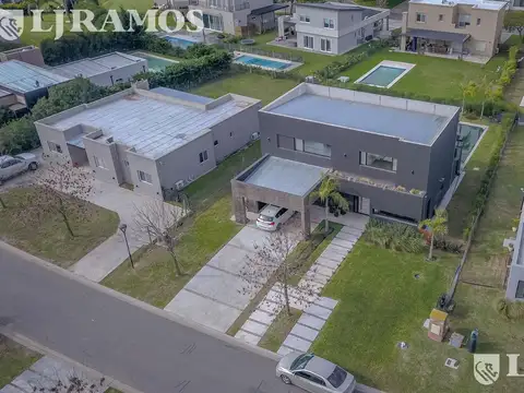 Casa 5 ambientes con 3 baños