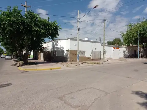 REVOLUCION DE MAYO ESQ. LAMADRID 1800