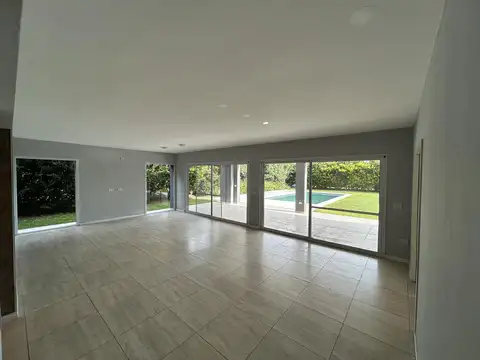Casa 7 ambientes con 3 baños