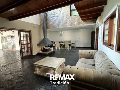 Casa en Venta con 3 cocheras