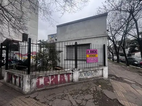 En venta ideal inversor importante esquina en Moreno centro