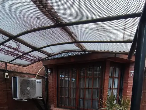 Depto Tipo Casa en Venta con 1 cocheras