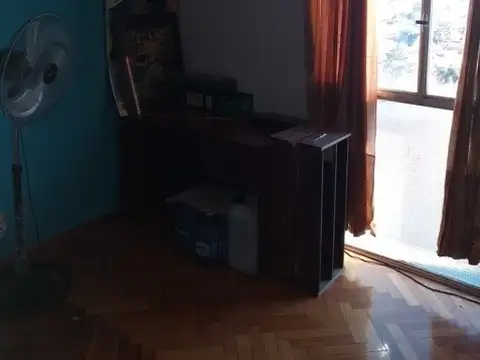 Departamento de tres ambientes en venta - P. Chutro 400 Haedo