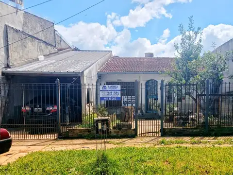 VENTA- CASA TRES AMBIENTES, GONZALEZ CATAN