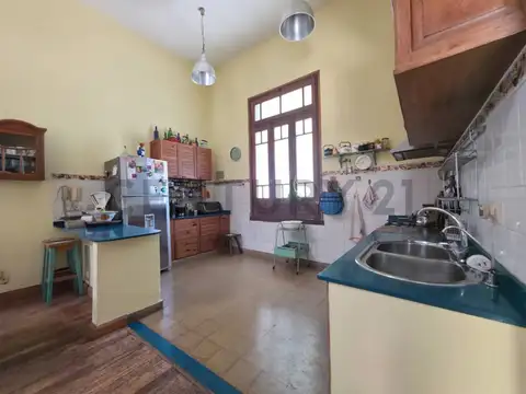 Casa 5 ambientes con 2 baños