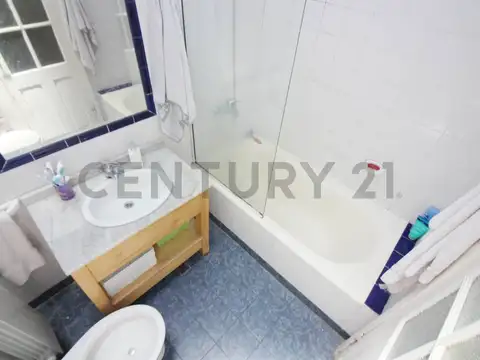 VENTA CASA SOBRE LOTE PROPIO DE CINCO AMBIENTES EN COLEGIALES