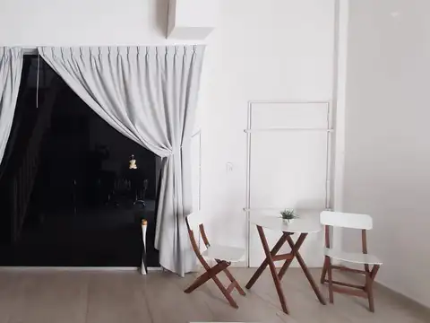 LOCAL CON ENTRADA DE AUTO