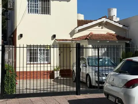 Excelente chalet 4 ambientes en dos plantas